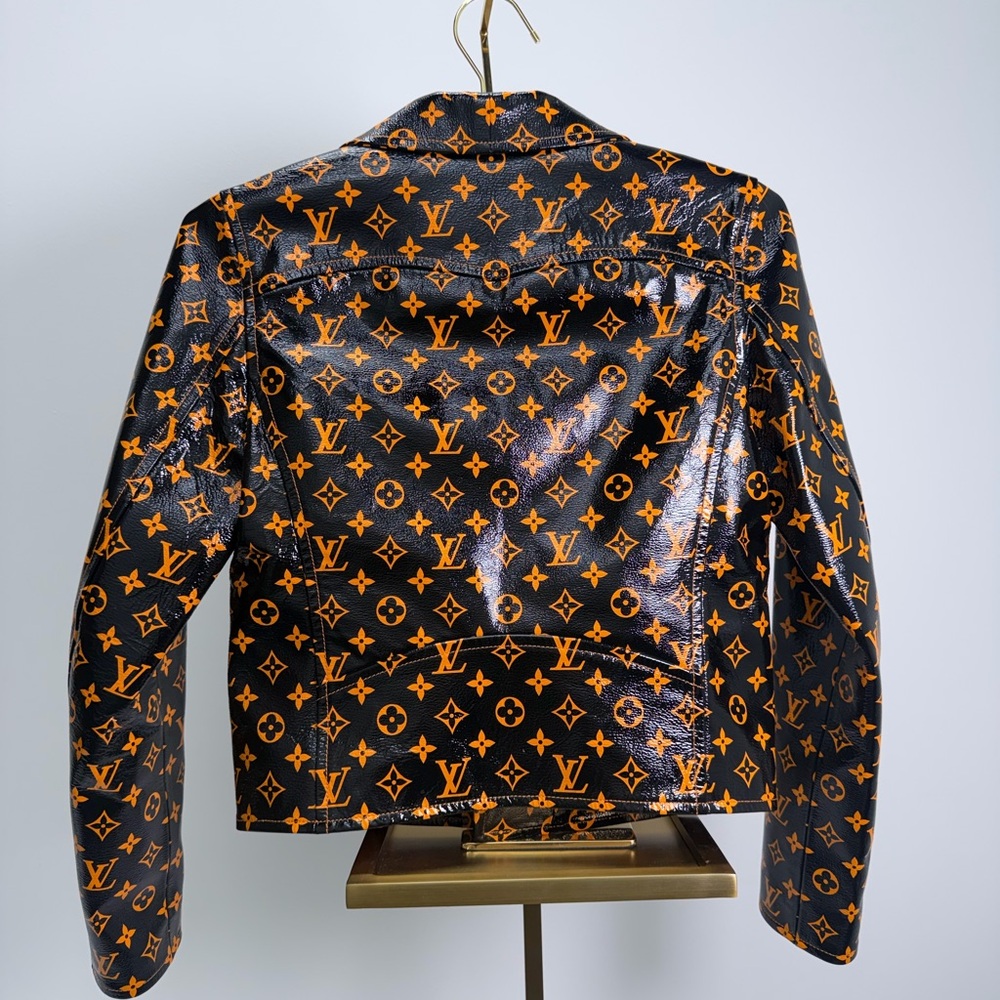 Louis Vuitton Black and Orange Leather Jacket Att Collectors ๐๐ฆ
Make an offer ๐คฉ - Picture 4 of 4